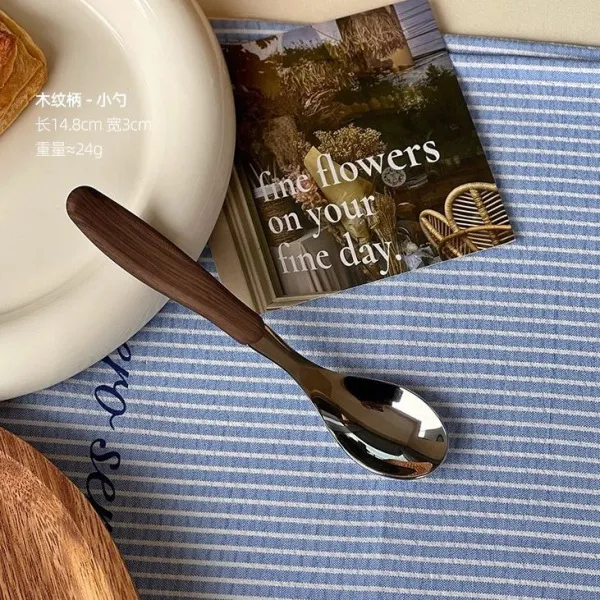 Small spoon wood grain