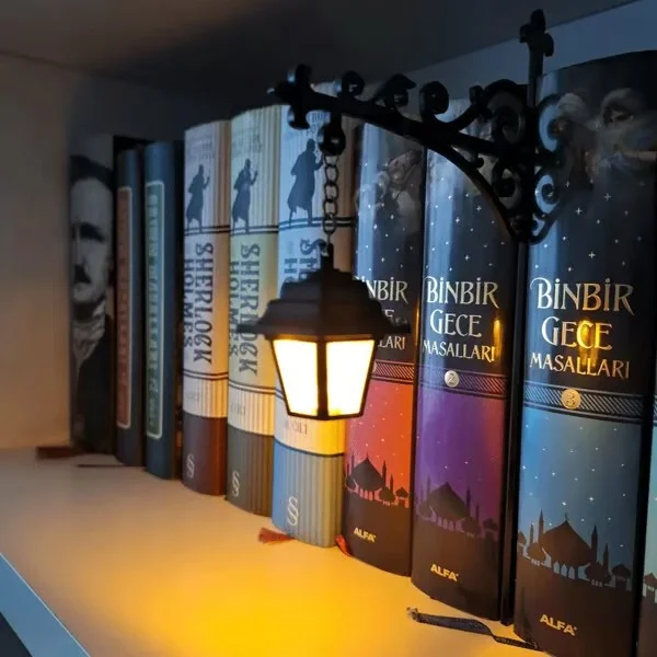 Lantern bookshelf lamp